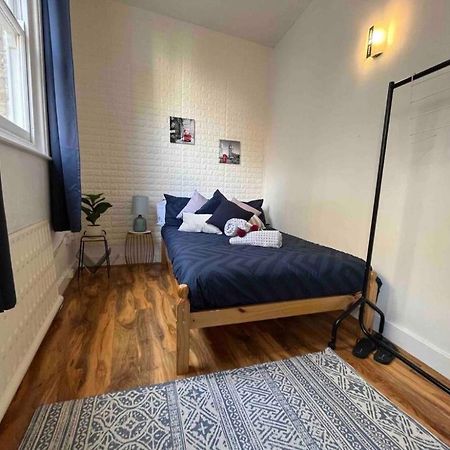 Room In Oxford Street Londres Exterior foto