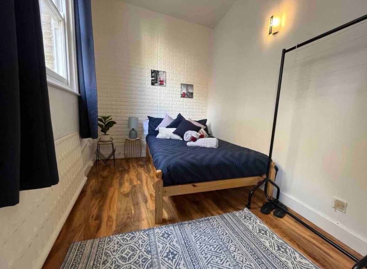 Room In Oxford Street Londres Exterior foto