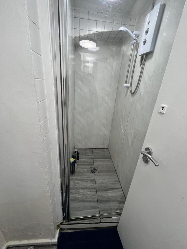 Room In Oxford Street Londres Exterior foto